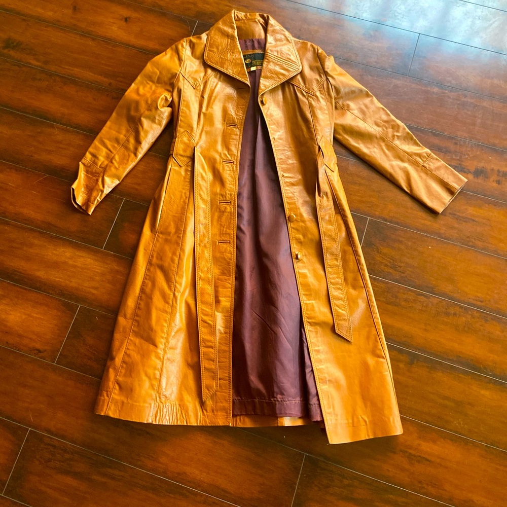 Gorgeous vintage leather trench